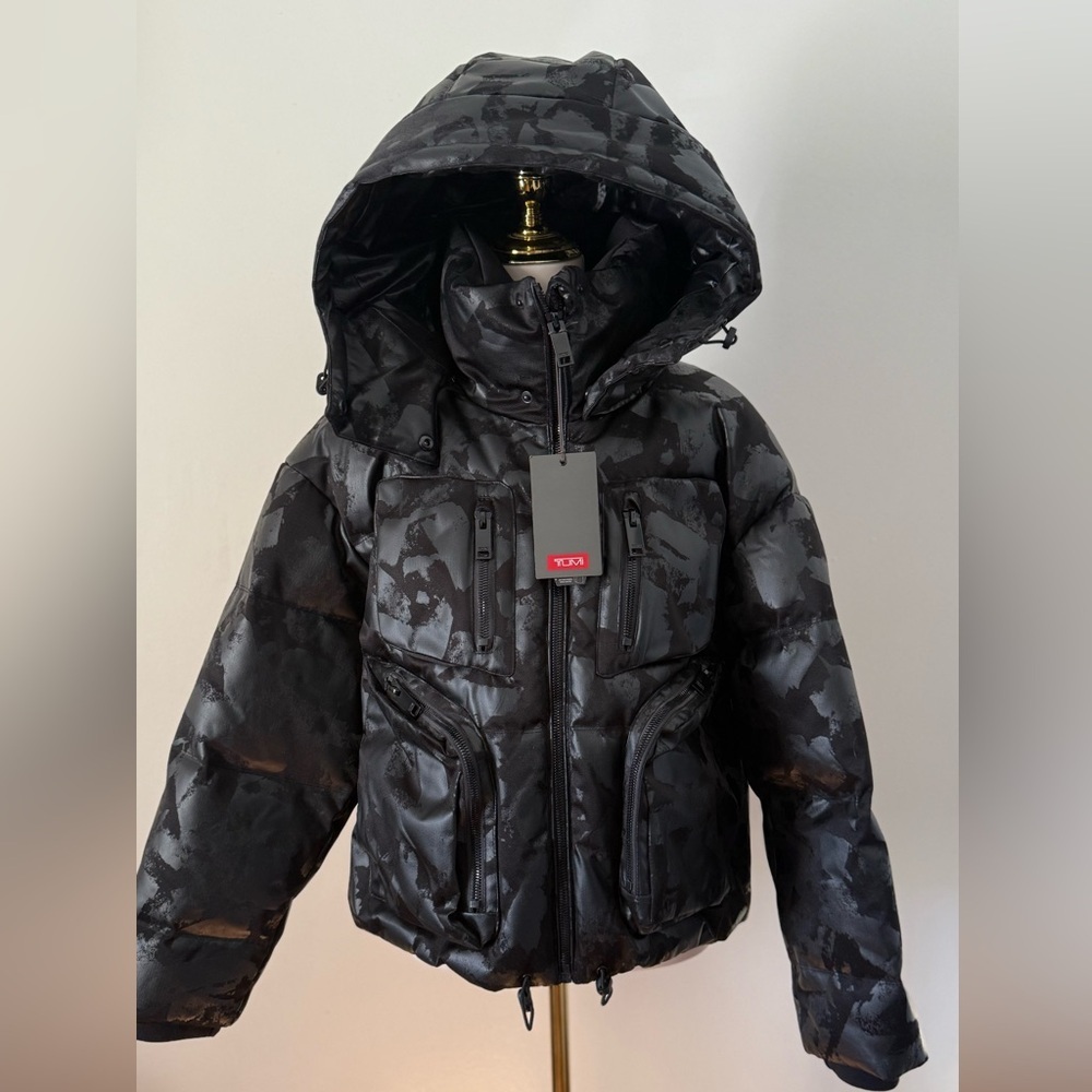 Tumi Utility Expedition Black Camo Down Puffer Woman Size L